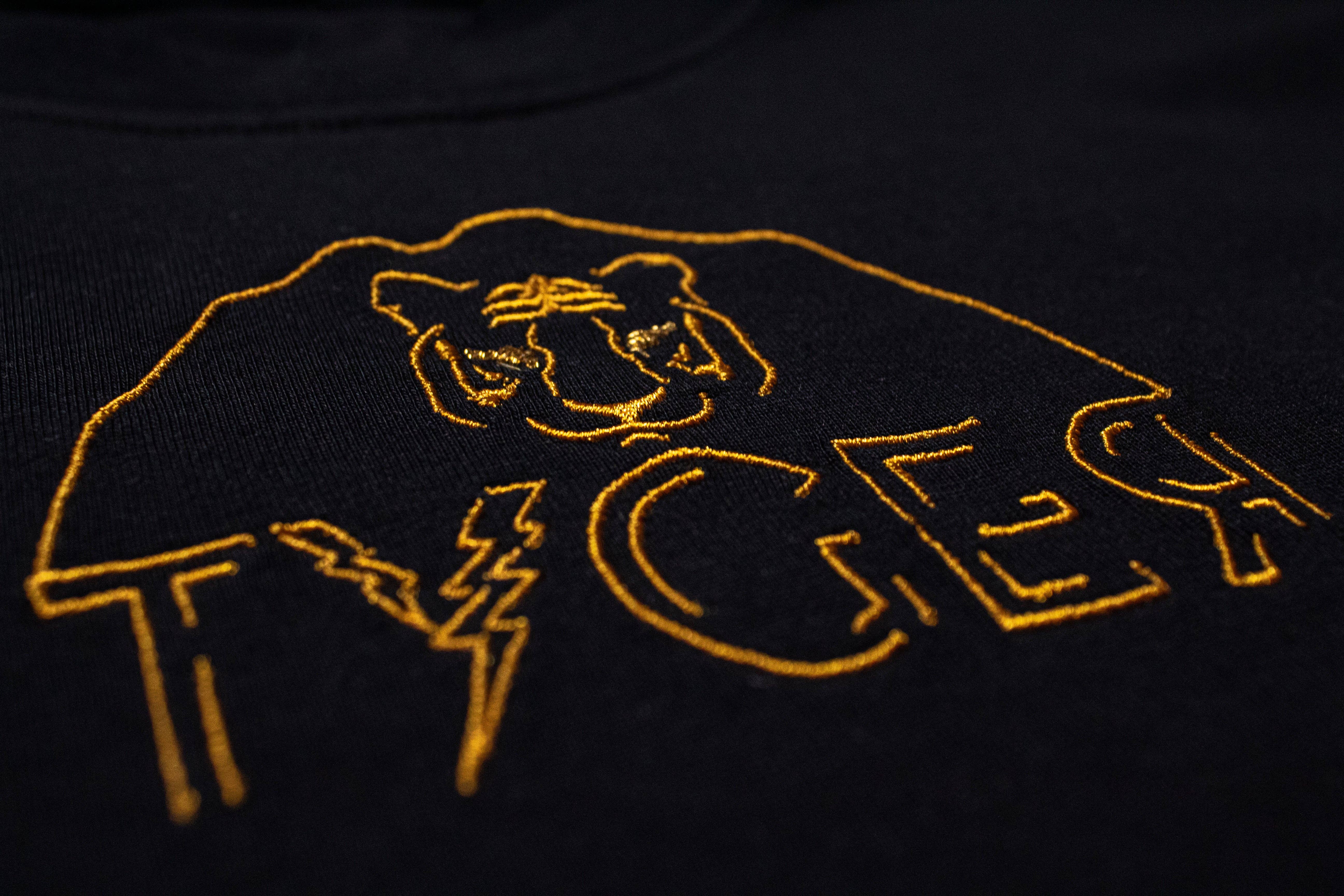 SVART Tyger essential svart t-shirt för wholesale på Faire3