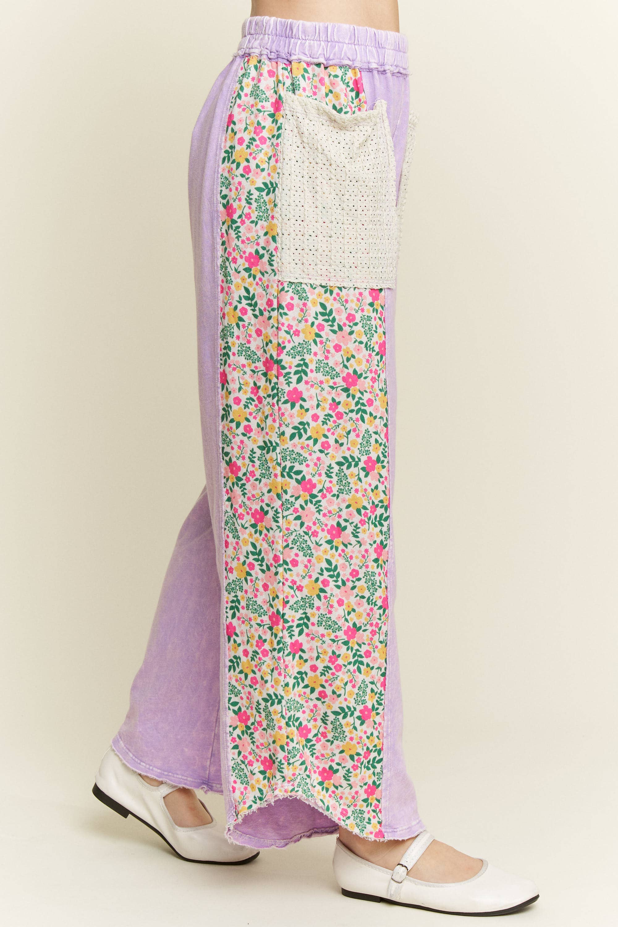 J.Her – wholesale Byxor - Dam – Mineraltvättade blommiga sidokortade byxor HP65395