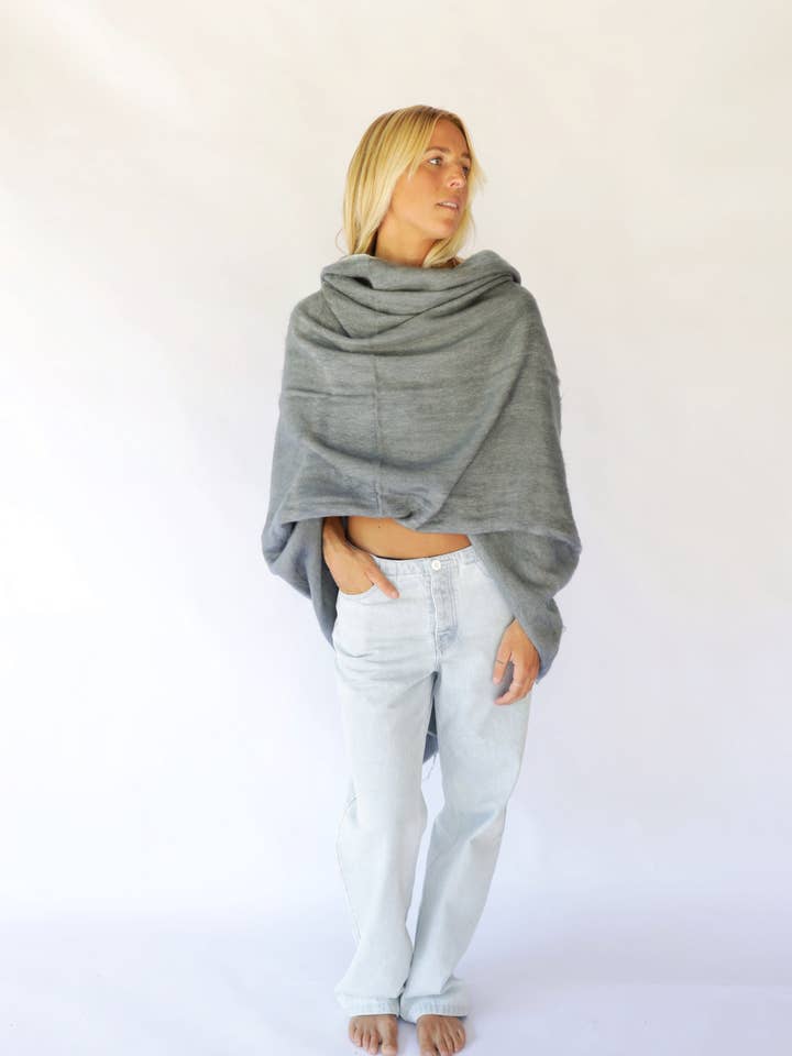 Hobo and Hatch - Wholesale Poncho – Unisex - Poncho // Smoke1