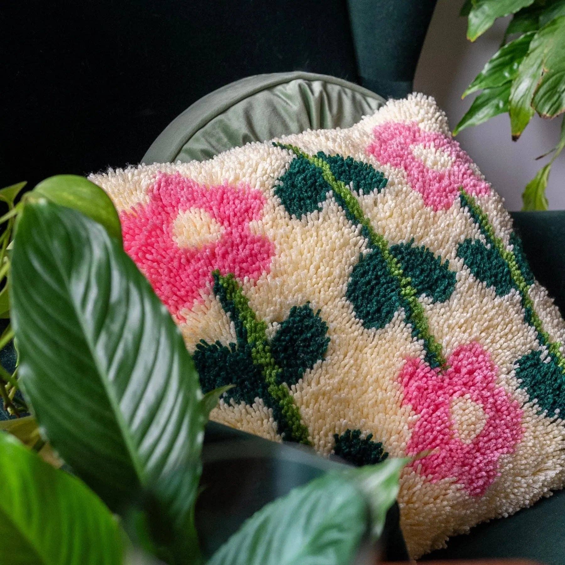 Craft Club - Wholesale Craft Sewing Kit - PASTEL PICK OF THE BUNCH - Latch Hook Cushion Kit7