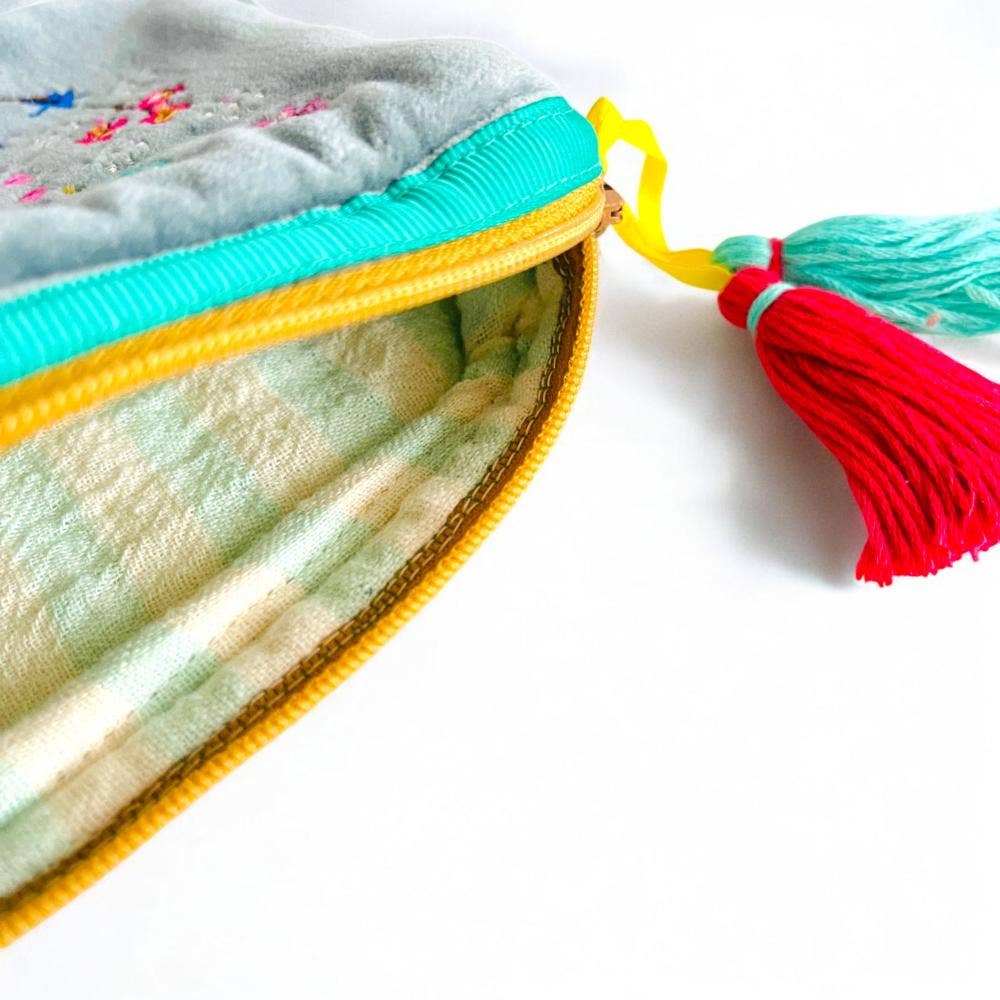 NOÏ Hamburg - Wholesale Makeup/Cosmetic Bag - Cosmetic Bag S Velvet Yoga Flower Circle Sky Blue3