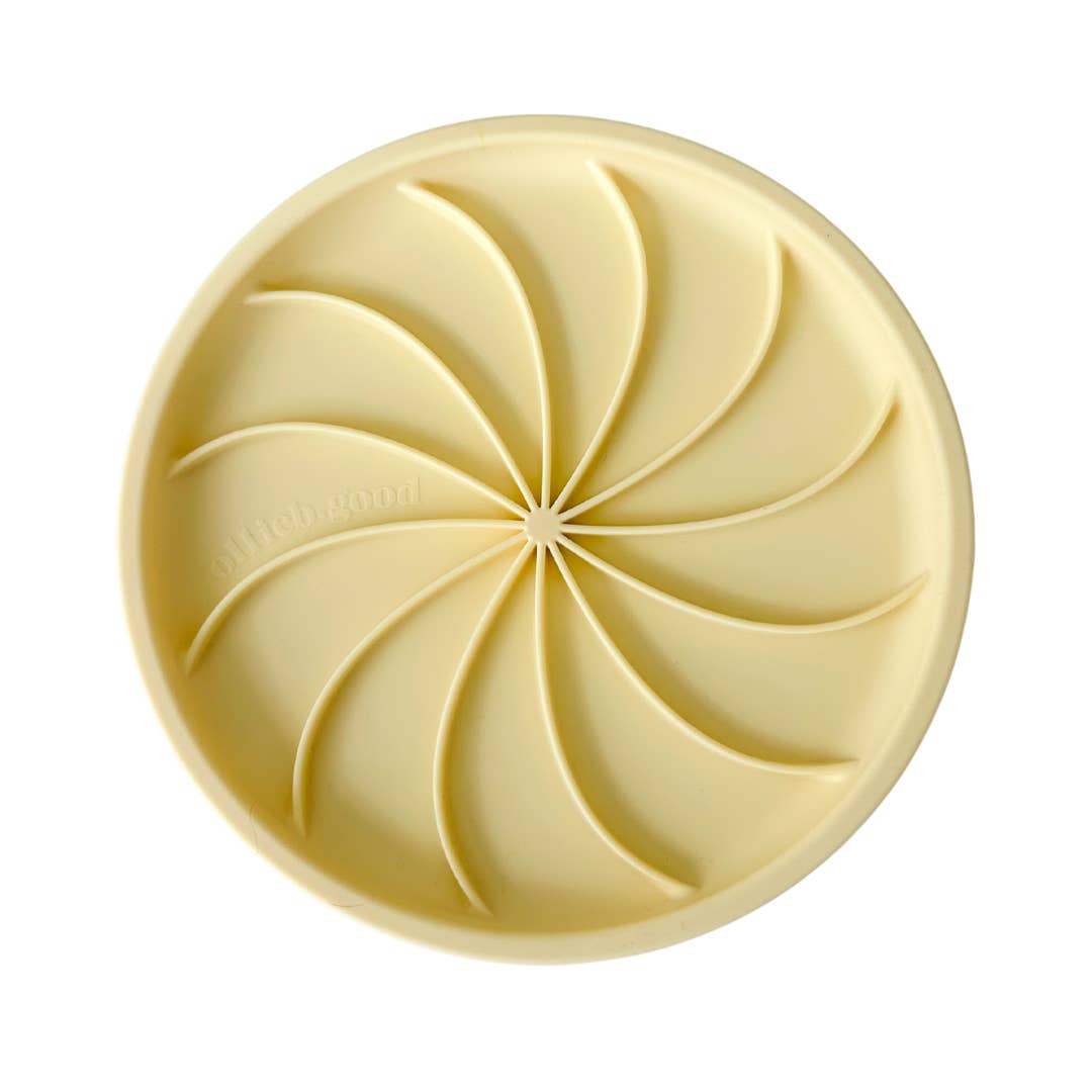 ollie b. good - Wholesale Pet Food Mat - Dog - wheelies lick mat & lid | buttercup