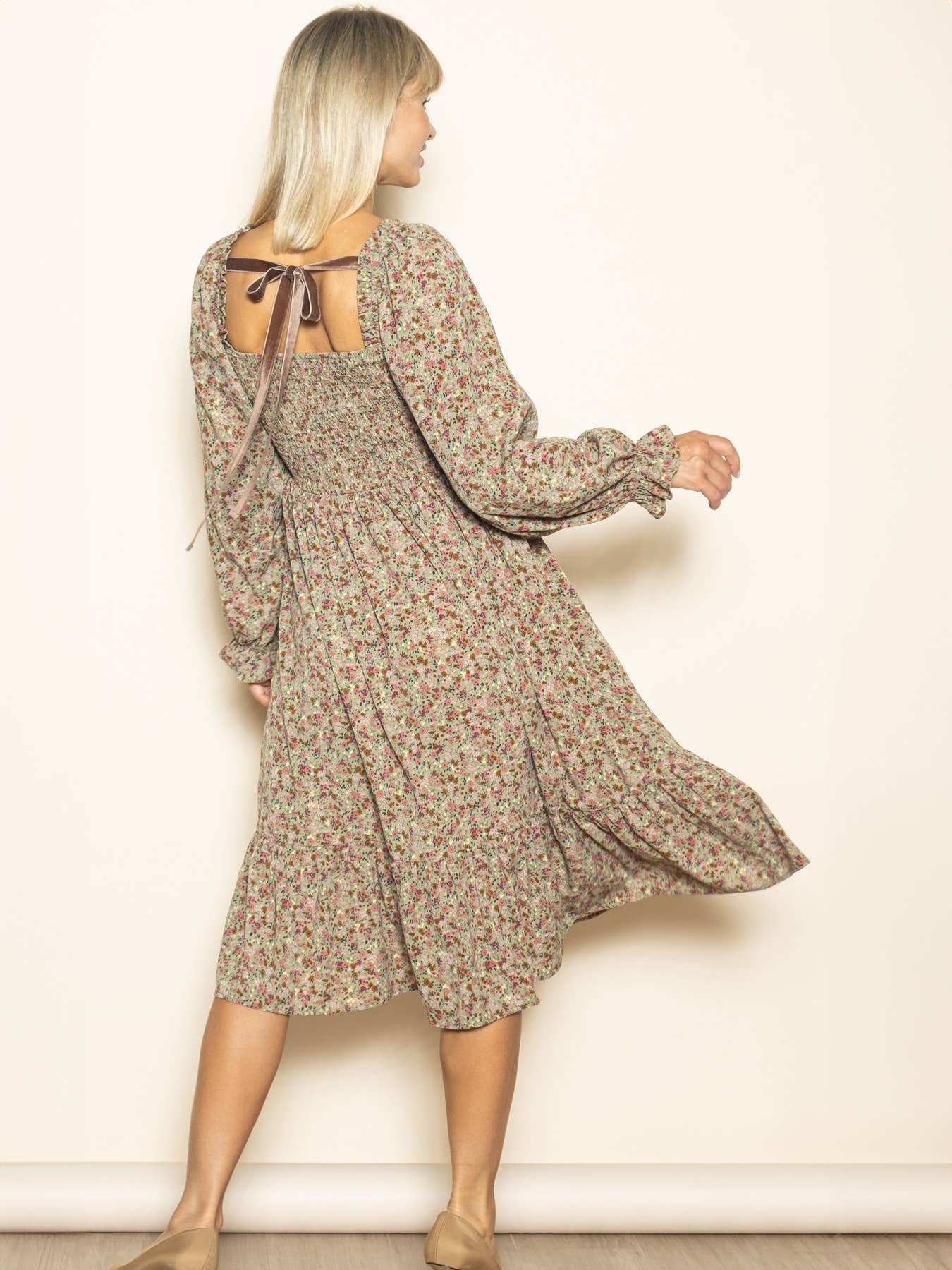 Elloh Collection - Wholesale Dress - Women's - Long Sleeve Velvet Back Tie Floral Midi Dress with Pockets5