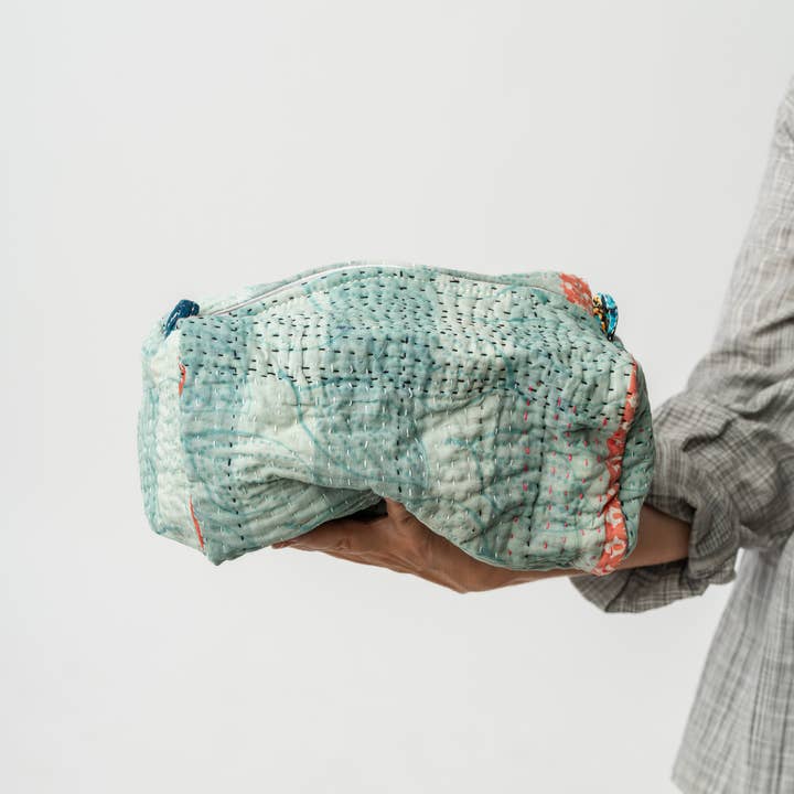 Trousse de toilette vintage Kantha pour la vente par Nest Factory