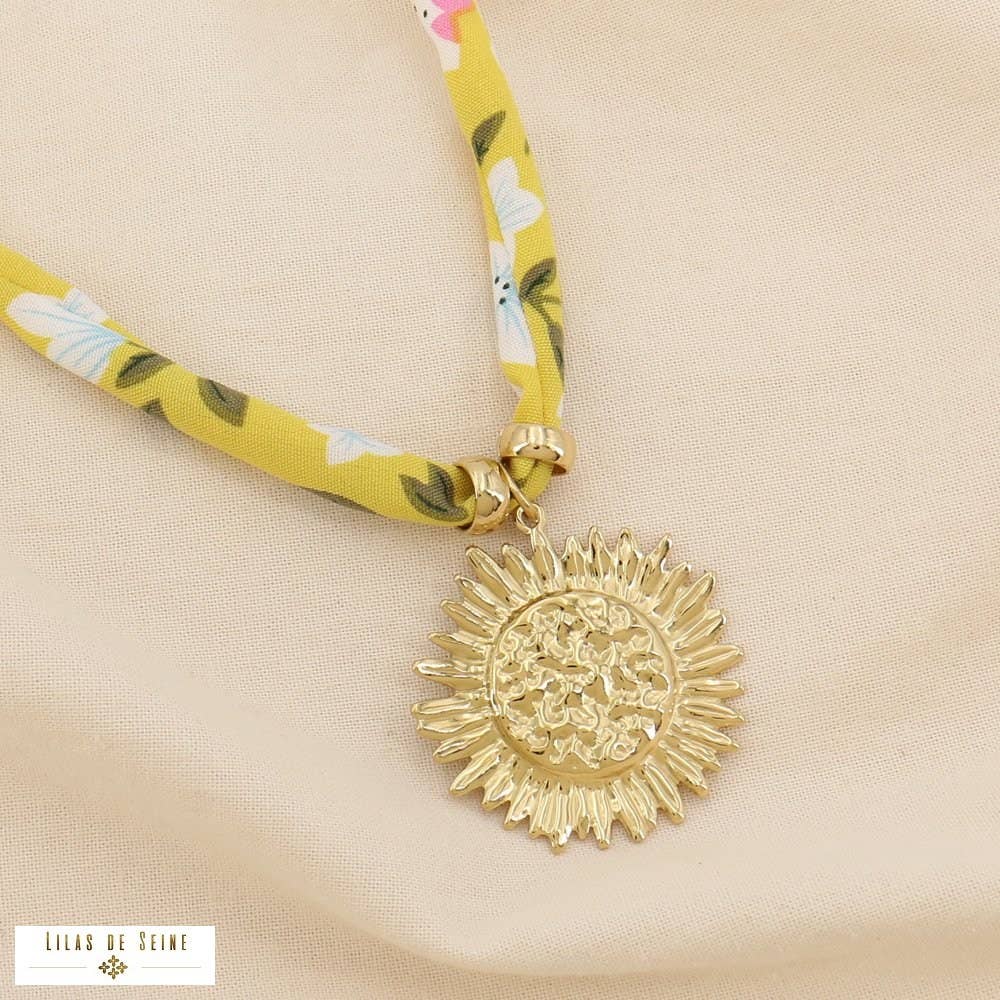 Lilas de Seine - Wholesale Pendant/Charm Necklace - Green Floral Fabric Necklace Sun Pendant Steel 01250305