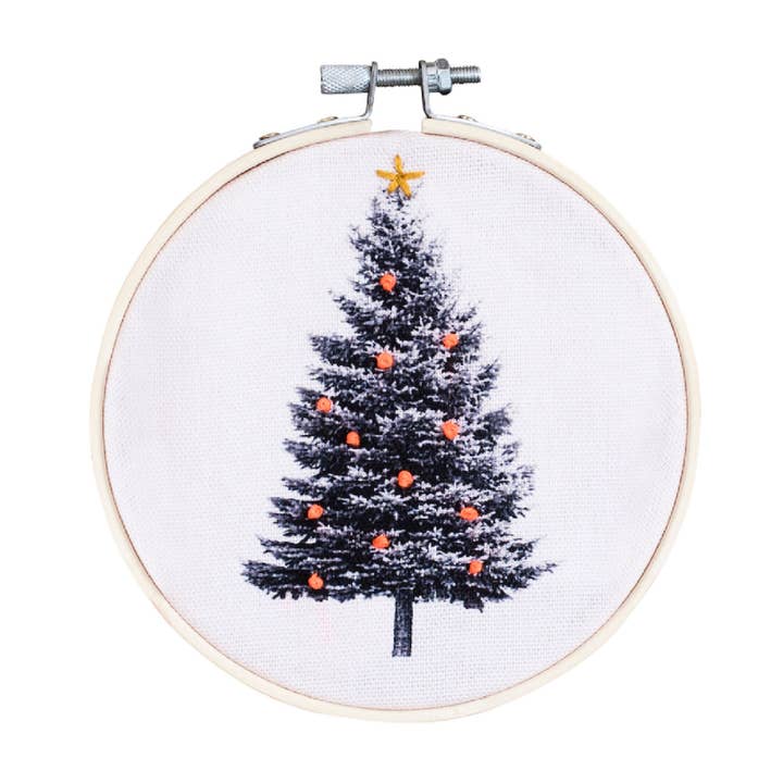 Cotton Clara - Wholesale Embroidery/Cross Stitch Supplies - Christmas Tree Embroidery Hoop Kit