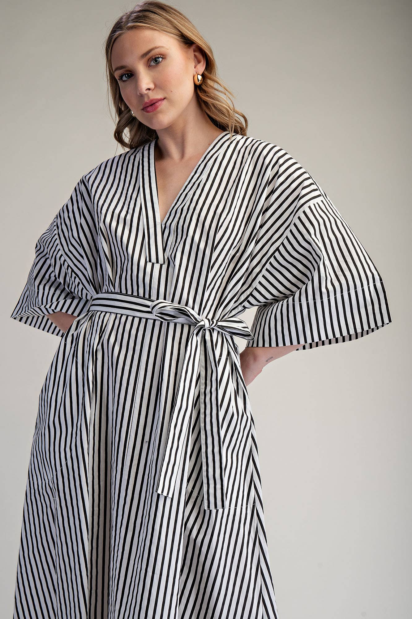 Glam - Wholesale Dress - Women's - Belted Relaxed Stripe Midi Dress16