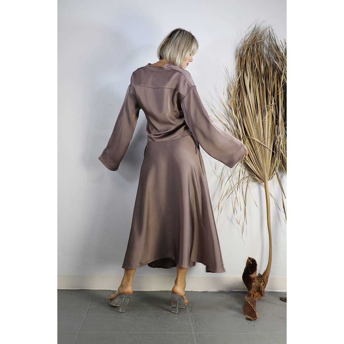 MARRÓN MALVA CONJUNTO DE TOP CORTO DE SATÉN CON FALDA CRUZADA de venta al por mayor en Faire20