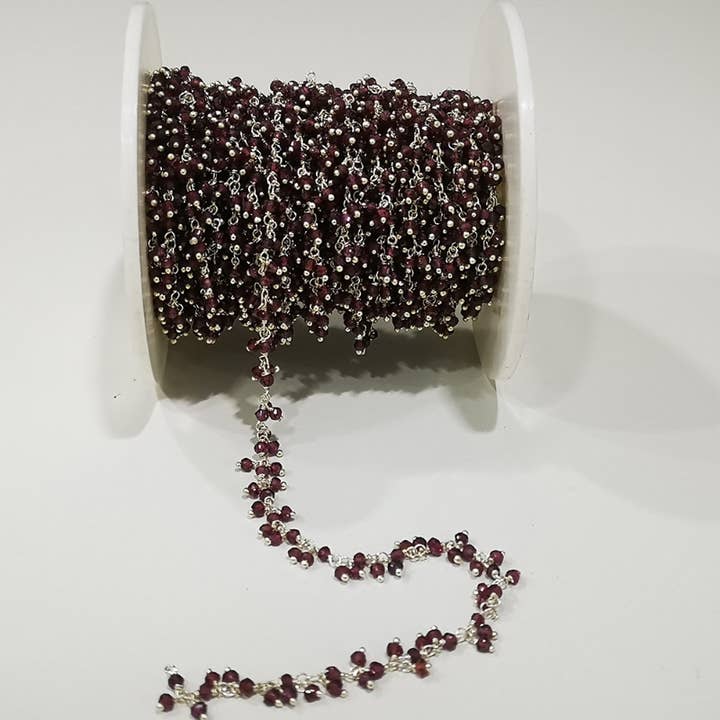 Trefaldig rosenkranskedja med granat, 1 meter, silver för wholesale av Buganto