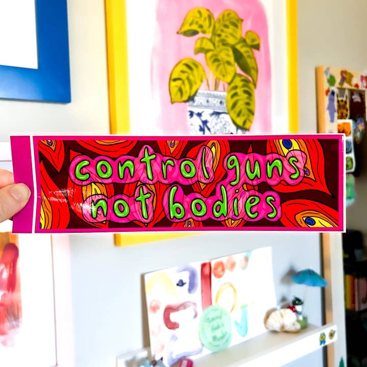 Autocollant pour pare-chocs Control Guns Not Bodies pour la vente par Carrie's Scaries