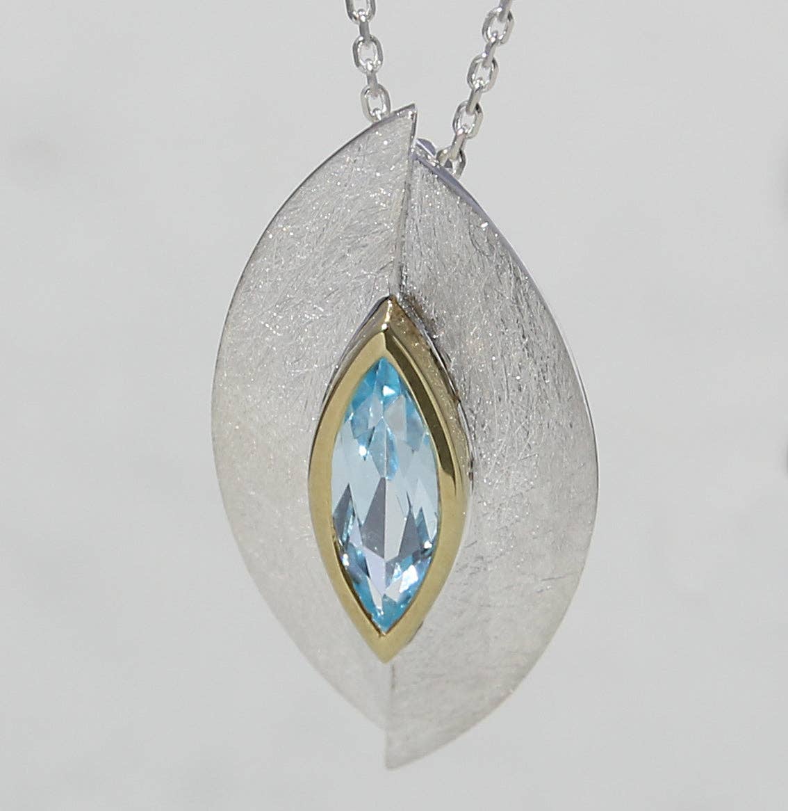Campur GmbH - Wholesale Pendant/Charm Necklace - Silver pendant with 12x4 mm topaz, bicolor1