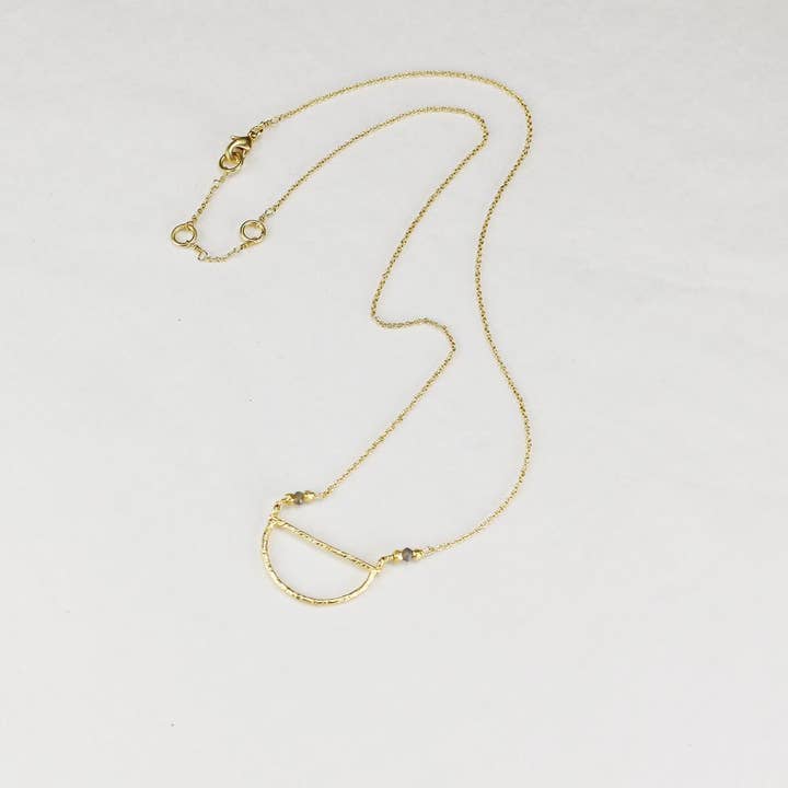 Spirited Crescent Dreams halsketting voor wholesale door Finders and Makers