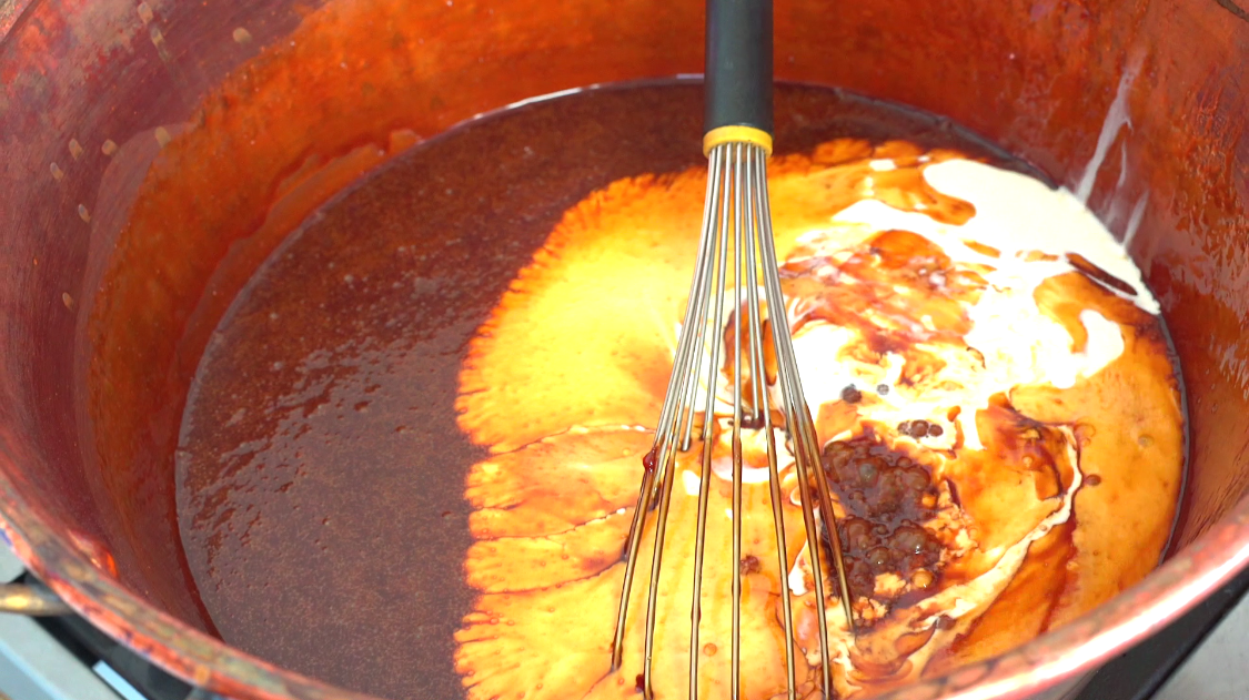 Royale Normande Chocolaterie – Chocolate por atacado – CHOCOLATE DE LEITE - GANACHE DE MORANGO - CAIXA A GRANEL 1582