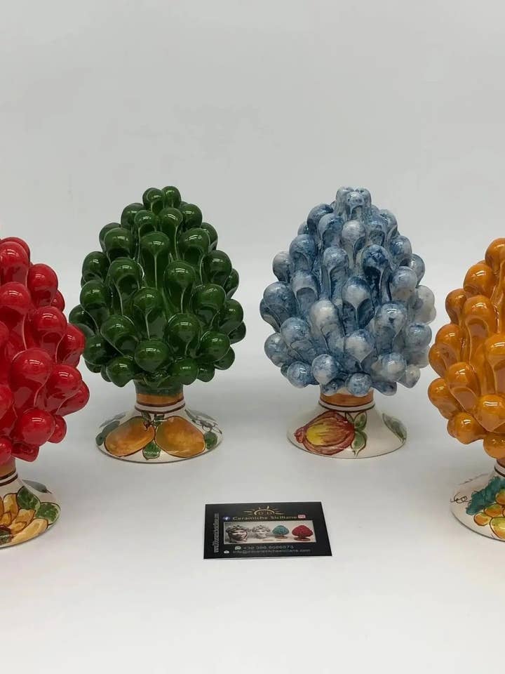 Pinha de cerâmica de Caltagirone da linha “4 Estações” com 15 cm de altura - Artesanal por atacado de DD Ceramiche Siciliane