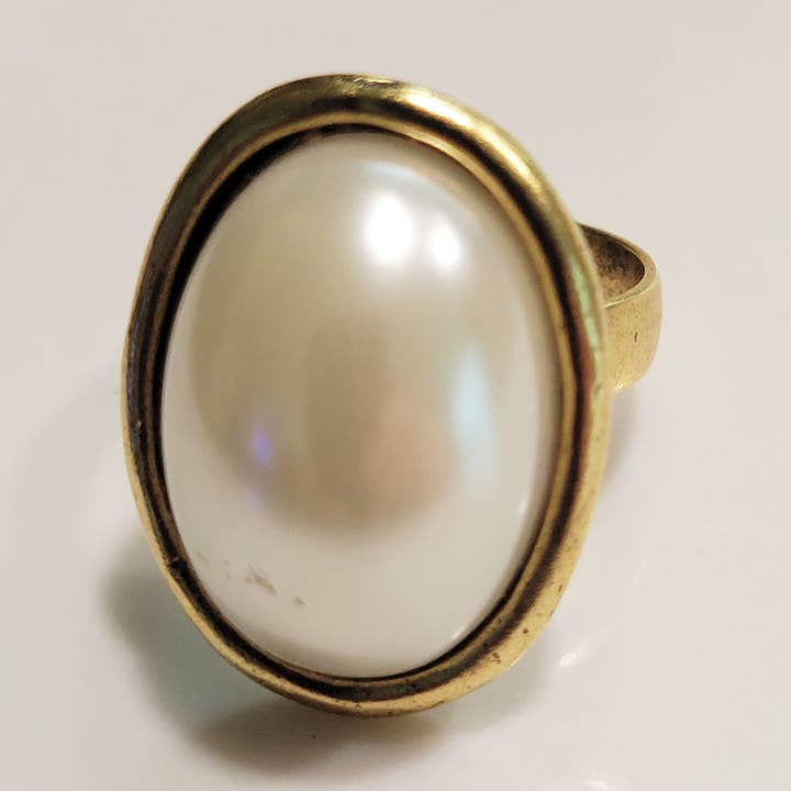 Grande bague camée en perles pour la vente par Fizz