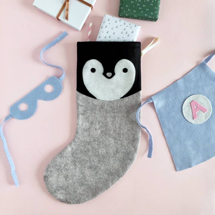 Clara and Macy – wholesale Julstrumpa - Barn och baby – Handgjord filtpingvin julstrumpa1