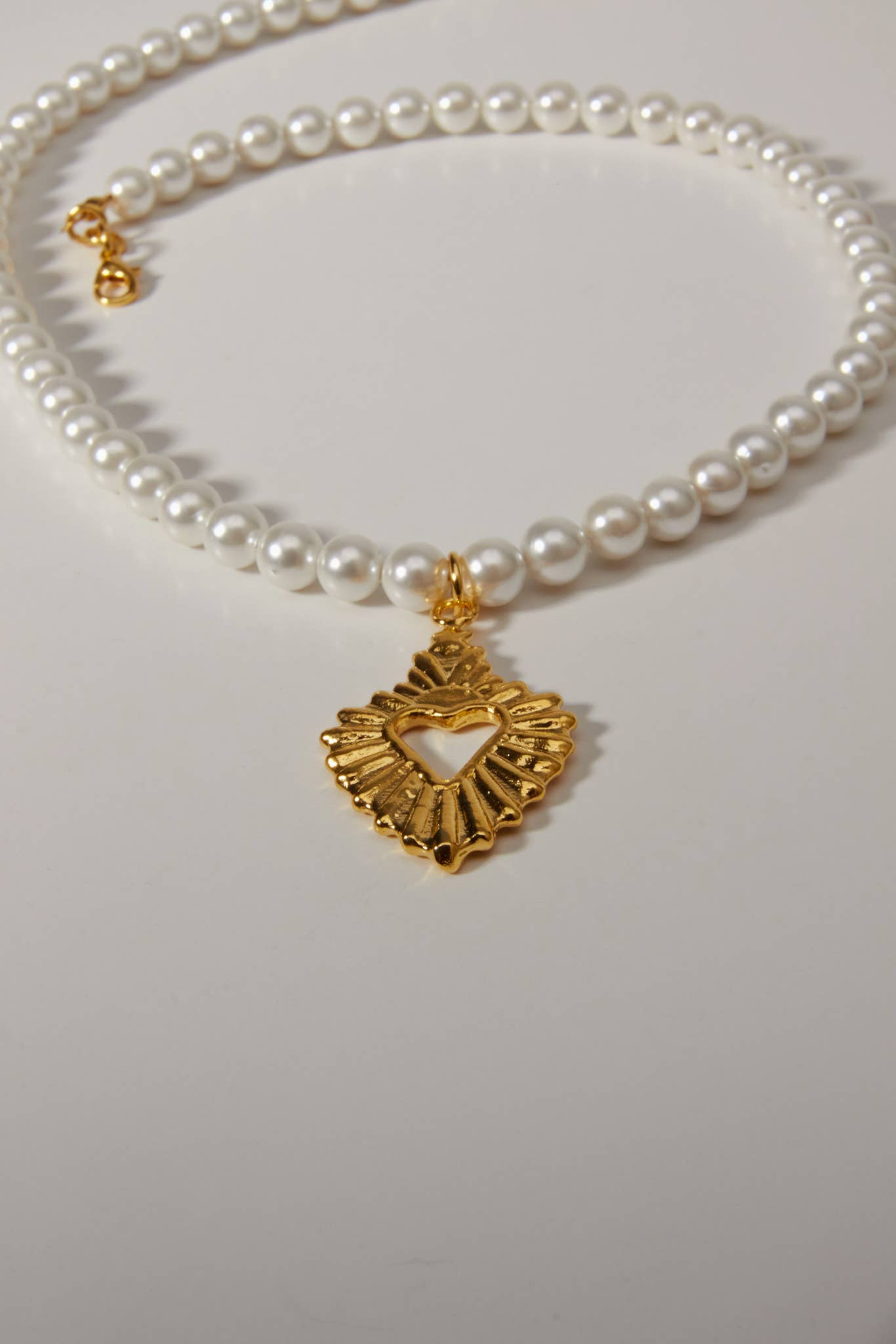 Heliconia Boutique – Großhandel Kette mit Anhänger/Charm – Amore Perlenkette – Die für das Alltagsoutfit3