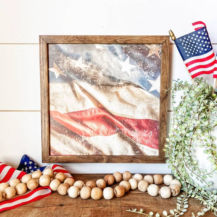 Targa a strati con bandiera americana vintage, misura quadrata per la vendita all'ingrosso da parte di WillowBee Signs & Designs