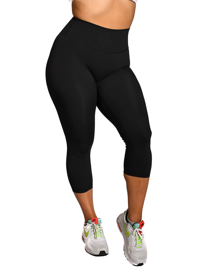 Moeiteloze Classic Capris - Zwart voor wholesale door Til You Collapse