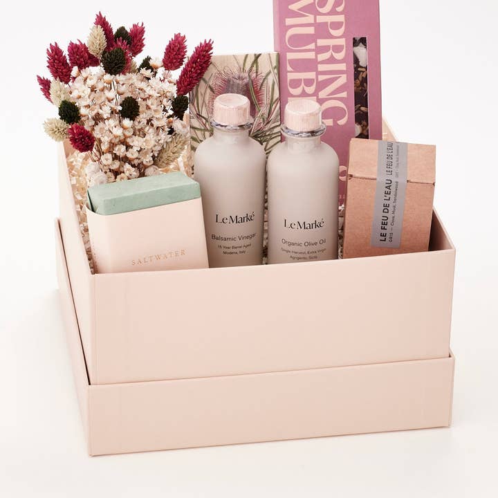 Coffret Cadeau Maison Essentielle pour la vente par Valleybrink Road