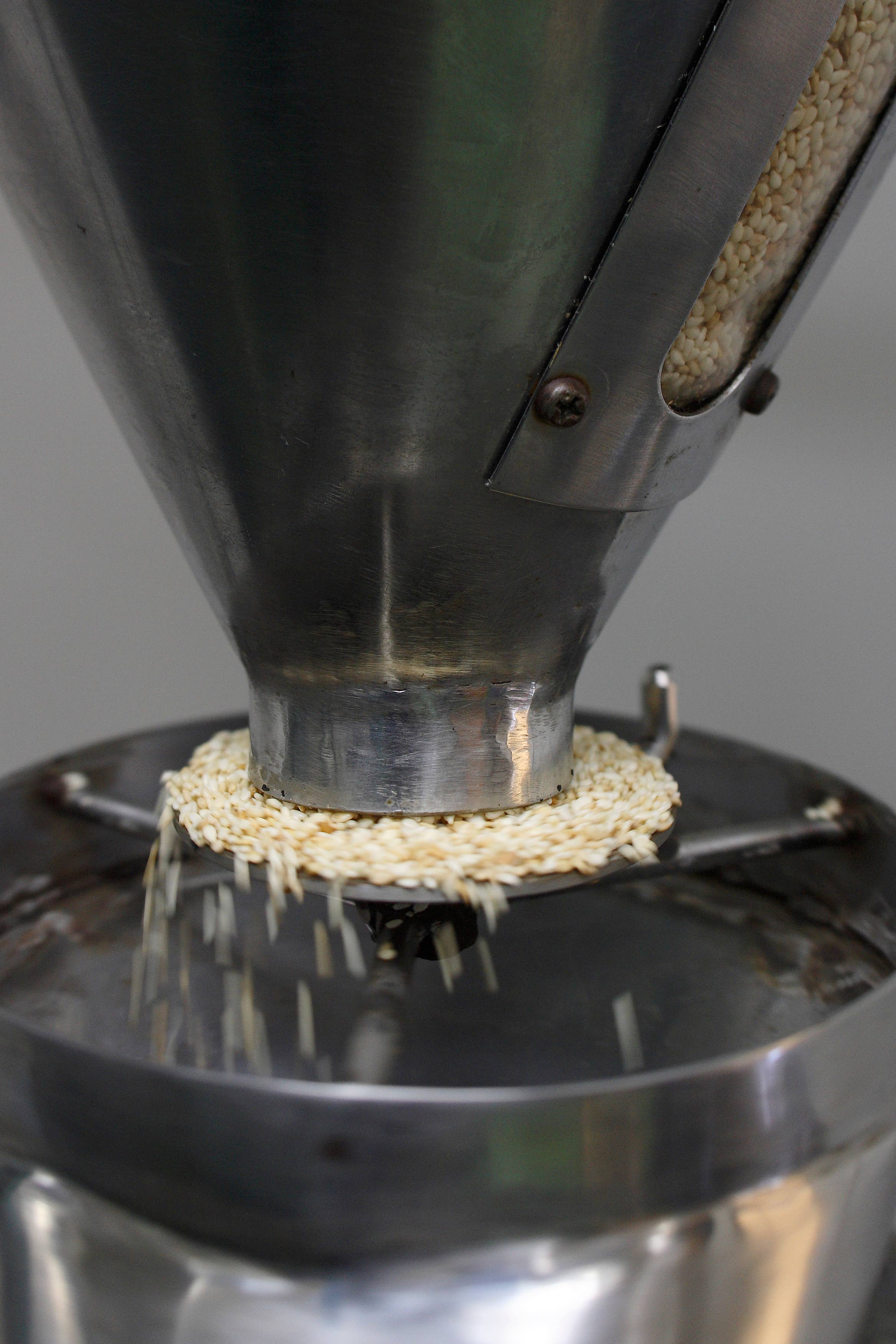 Japan Artisans - Wholesale Sauce - Henko–Roasted White Sesame Paste 225g | Kyoto,Japan3