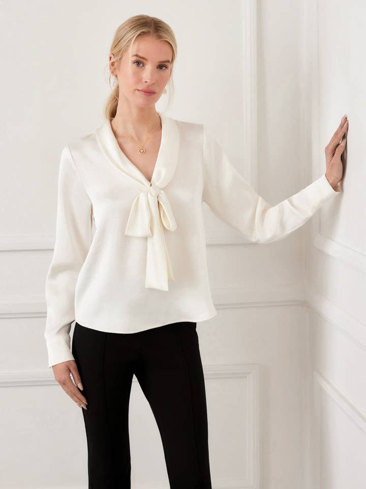 Langarm-Satinbluse mit Schleife für den Großhandel von Karen Kane