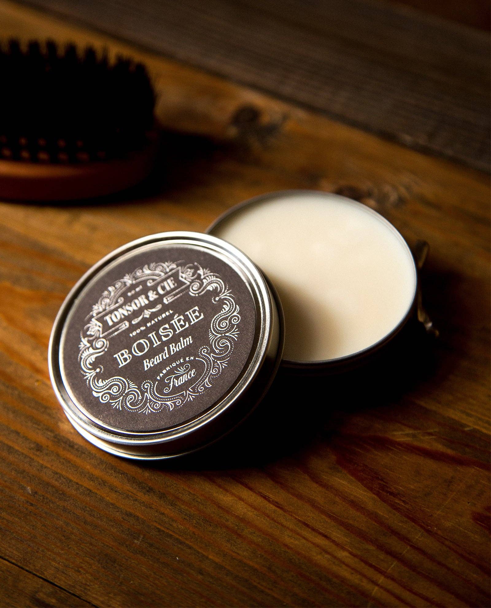 Tonsor & Cie. – Engroshandel Skægstyling – Tonsor & Cie - Baume à Barbe Boisée 50 ml - Fugtgivende & Disciplinerende Skægpleje - Sheasmør, Bivoks & E-vitamin - Duften af Ibenholttræ - Naturlig - Formuleret og Fremstillet i Frankrig3