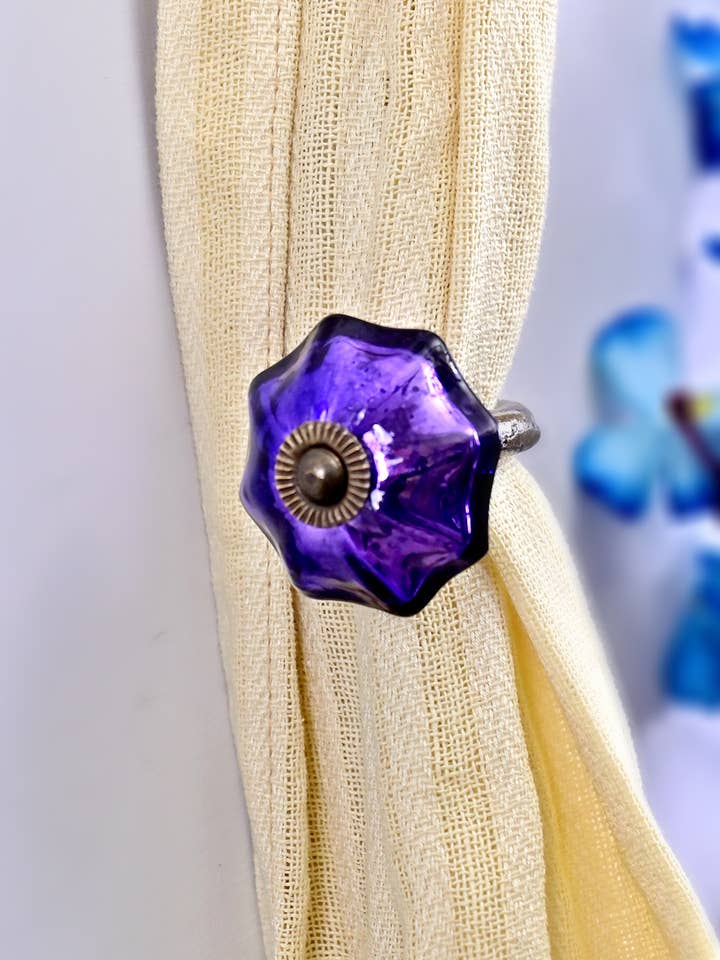 Embrasse de Rideau en Verre Violet – Draperie Décorative Élégante pour la vente par KNOBCO