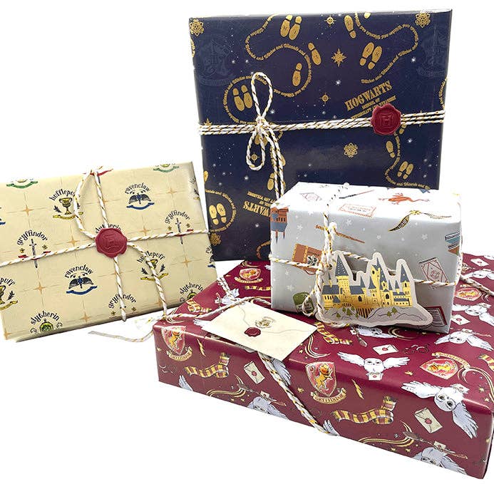 Insight Editions - #1 Pop Culture Publisher - Wholesale Crafts, Hobbies & DIY Book - Harry Potter: Hogwarts Gift Wrap Stationery Set2