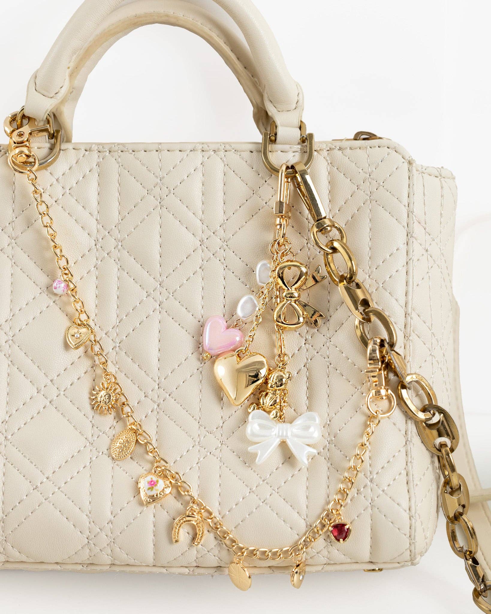 Sessori – Großhandel Geldbörsen-/Taschenzubehör – Damen – Mehrreihiger Taschenanhänger mit Puffy-Herz und Teddybär3