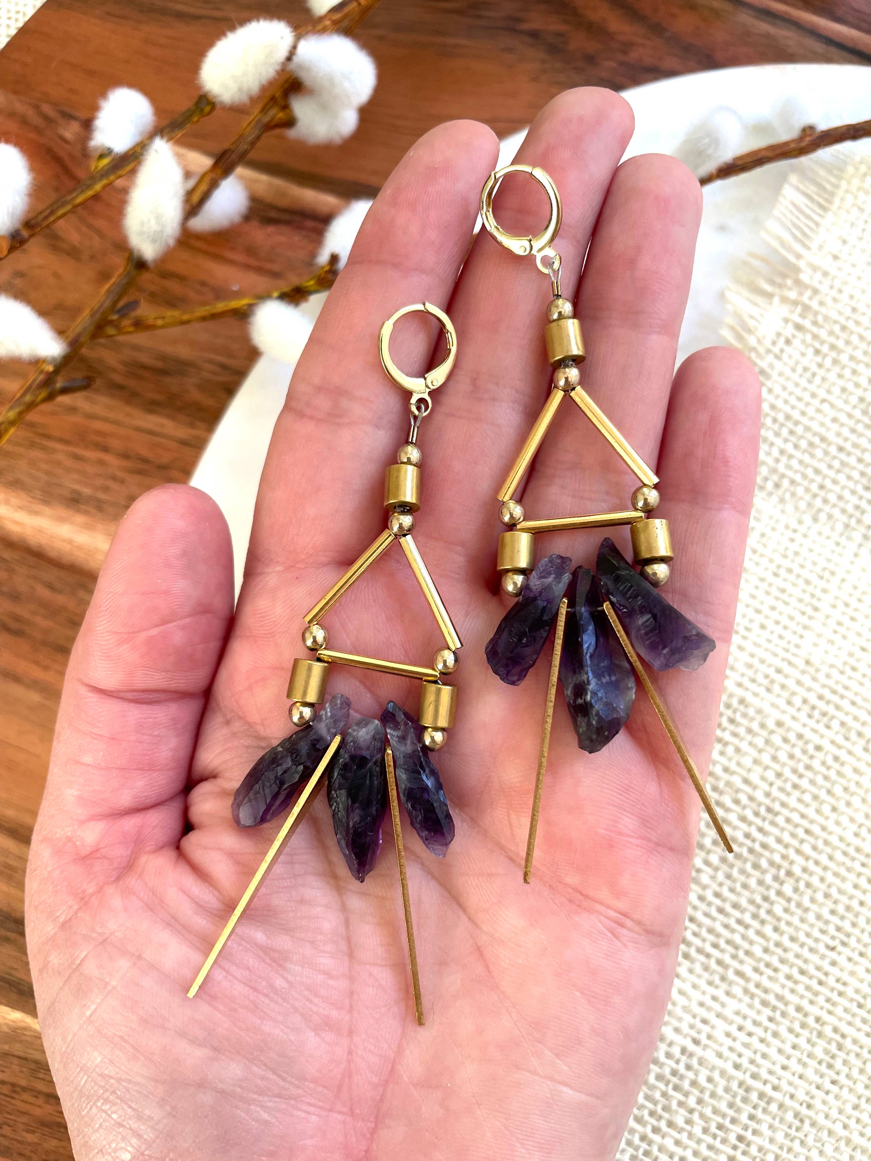 XTRA by Stacey - Wholesale Hangende/ronde oorbellen - The Alicent Earring - Raw Amethyst Spike Statement oorbellen1