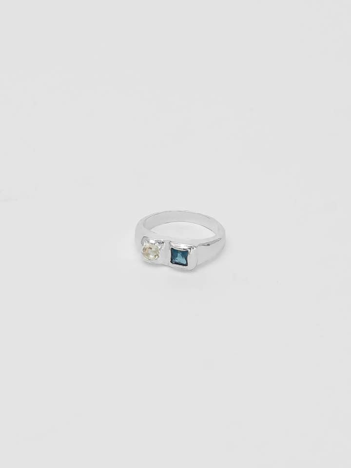 Anillo Bryce en azul y plata de ley para venta al por mayor de Wolf Circus Jewelry