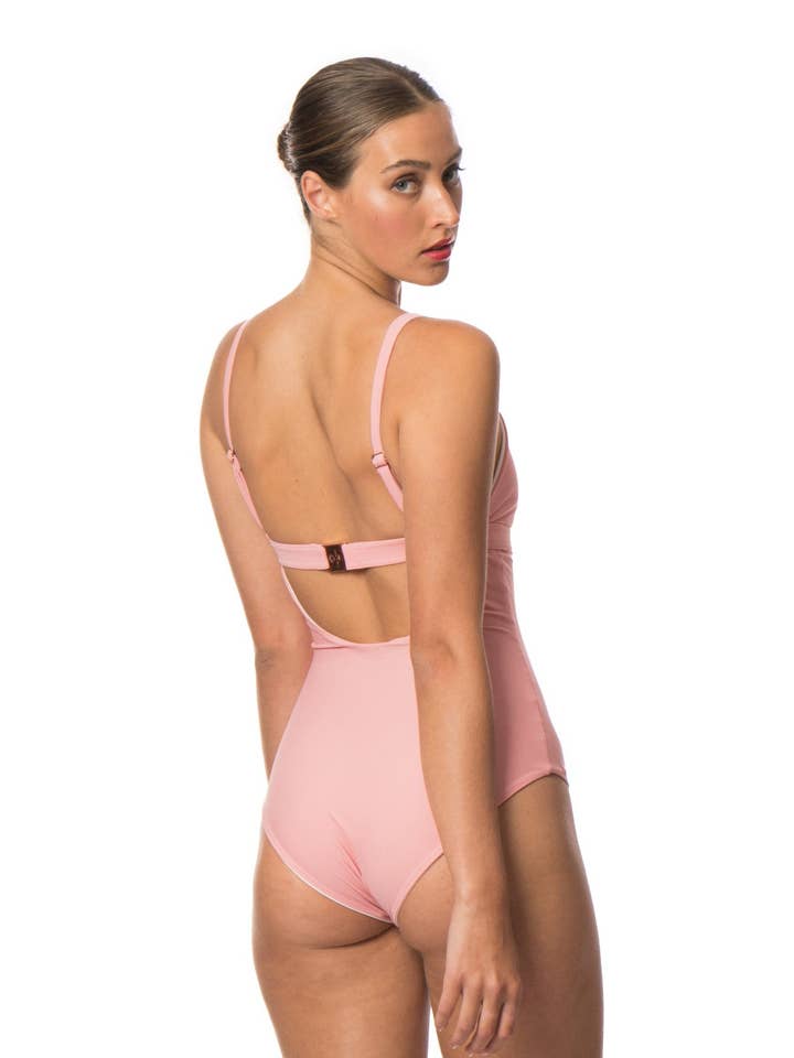 Lauren One Piece in Blush Rose voor wholesale door Fiola Rose Swim