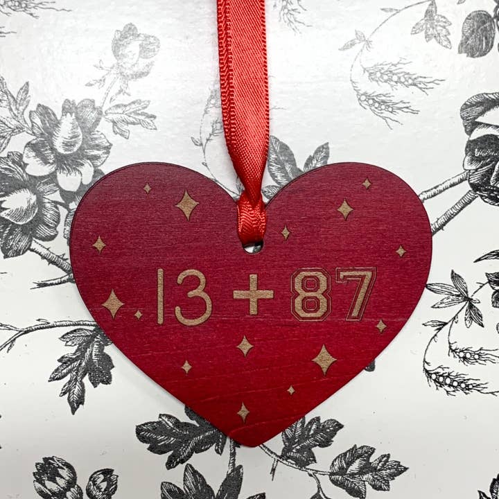 The Brassy Explorer - Vendita all'ingrosso Decorazione - Decorazione in legno con incisione a cuore - Love Taylor & Travis - Chiefs
