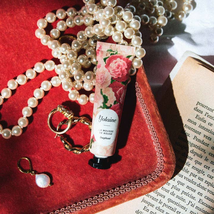 Yolaine – wholesale Lipstick – Daphne Rouge Mousse - Velvet Lipstick5