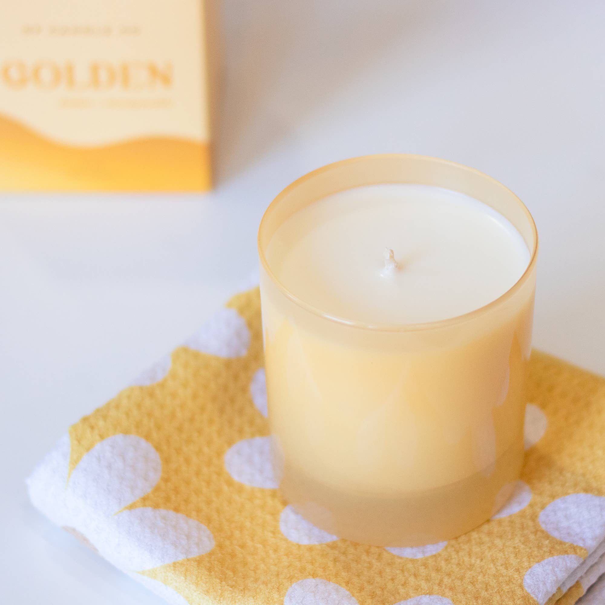 GP Candle Co. – wholesale Jar/filled candle – Golden 9 oz. Hue Candle (Amber + Honeysuckle)3