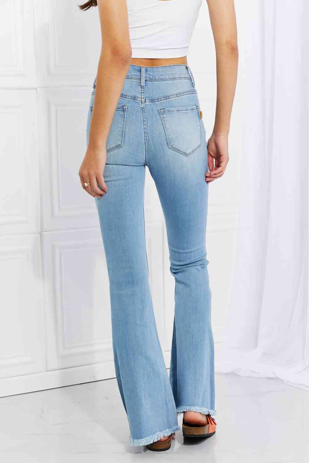 Ljus Vibrerande MIU Jess Button Flare Jeans i full storlek för wholesale på Faire1