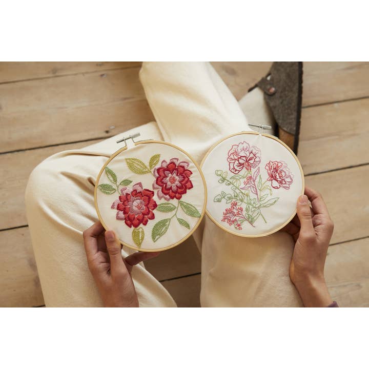 DMC - Vente Accessoire de broderie/point de croix - Trousse de broderie d'œillets apaisants DMC, article TB163S1