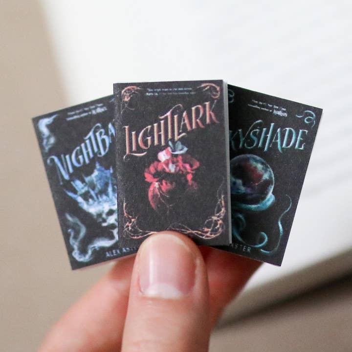 Handgjorda MINI Lightlark-serieböcker (set med 3 miniböcker) för wholesale av The Sticker Shop