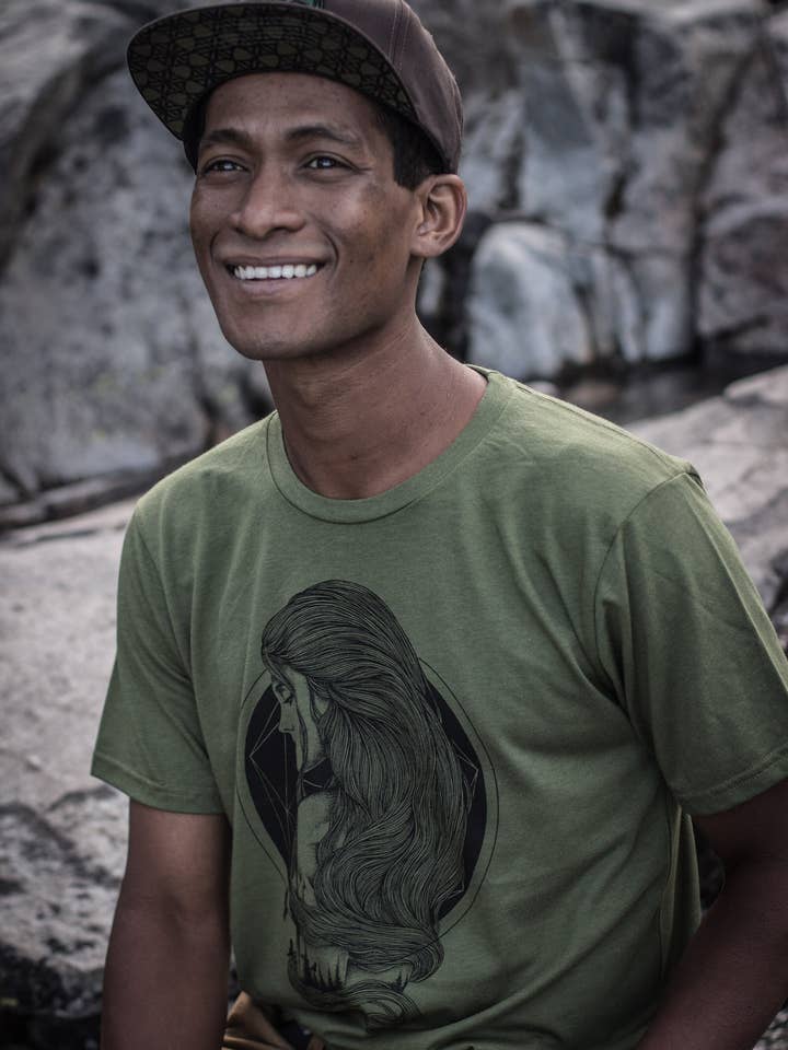 1954 Unisex Organic Hemp Mandala Tee Tillverkad i USA för wholesale av Sacred State Design