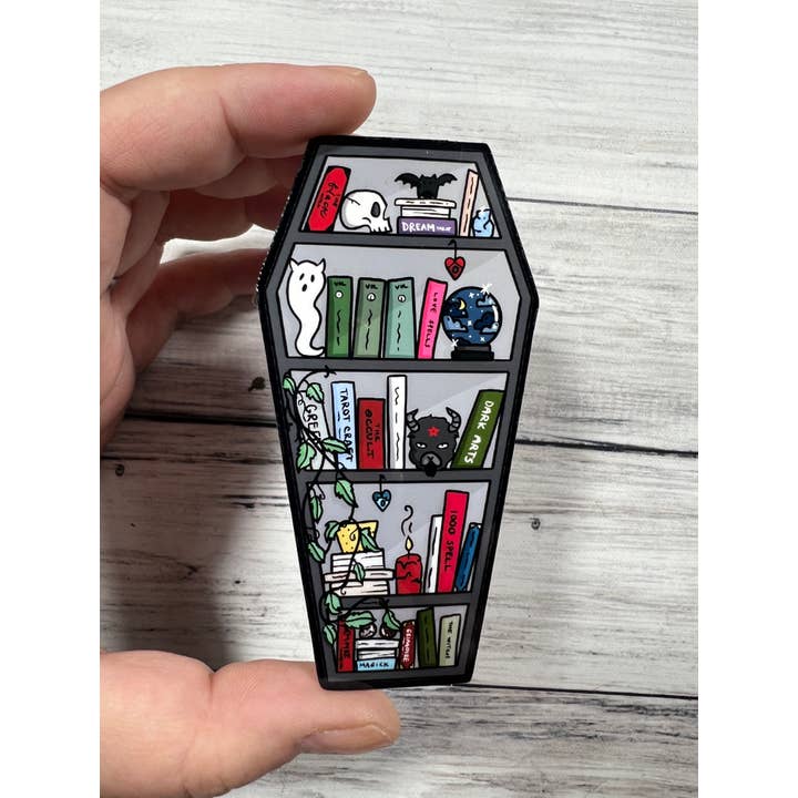 familiar sadie - Vente Autocollant - Étagère à livres en forme de cercueil Dark Witchy en vinyle brillant résistant à l'eau