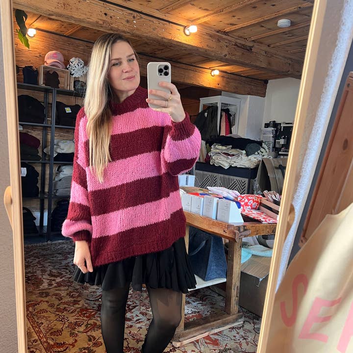 Stribet hyggesweater for engroshandel hos Woidladl