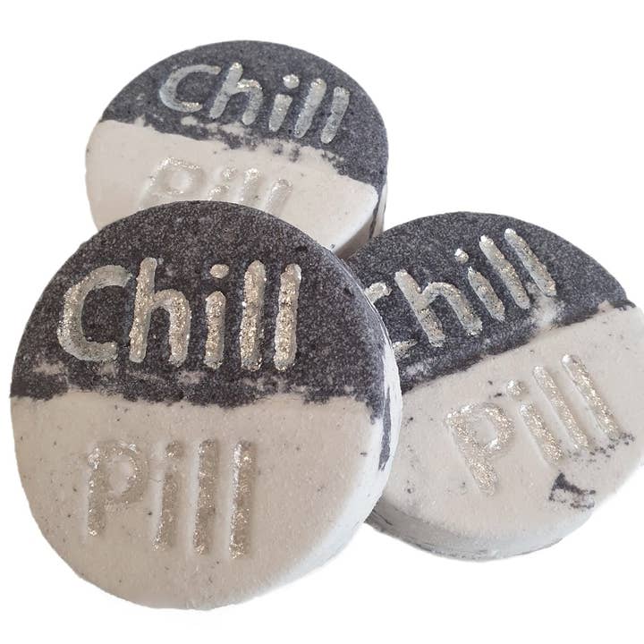 Dark Chill Pill Bath Bomb | Stor svart med parfym för män för wholesale av Bubbles Bath 'n Body
