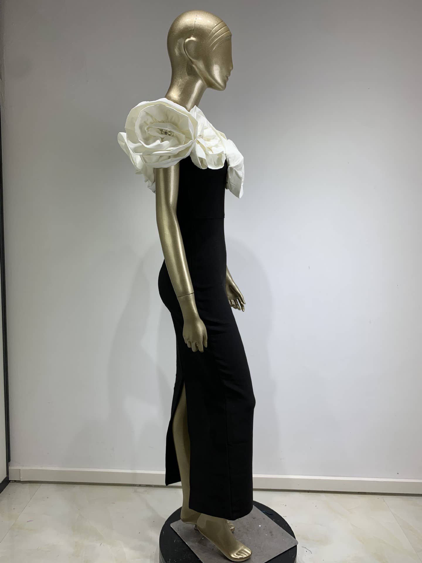 Productseeker – wholesale Klänning - Dam – DR0190 Elegant blommig bandageklänning - svartvitt6