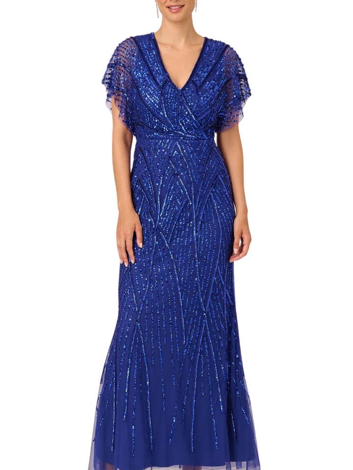 Abito lungo a colonna Adrianna Papell con perline, scollo a V incrociato, maniche corte a pipistrello trasparenti e svolazzanti. per la vendita all'ingrosso da parte di Immediate Apparel