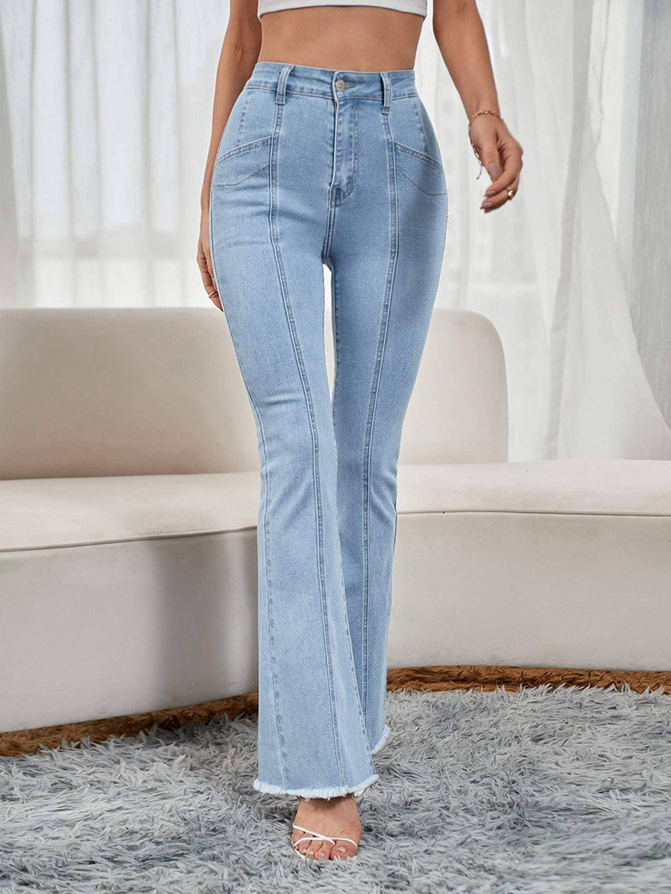 Flarix - Vente Jean – femme - jean évasé à empiècements et ourlet3