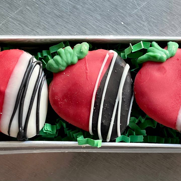 YumYum4DOGS - Wholesale Pet Treats - Dog - GIFT BOX Decadent Strawberries Valentines dog treat