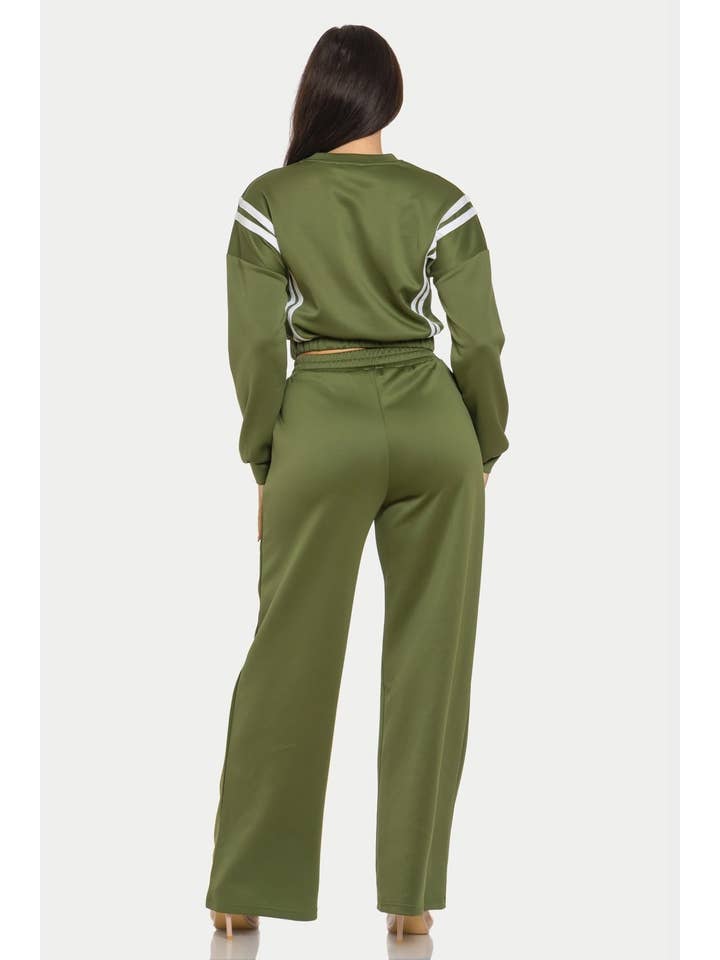 J2 FASHION - Wholesale Tracksuit - Women's - Two-Piece Track Set with Contrast Stripes1