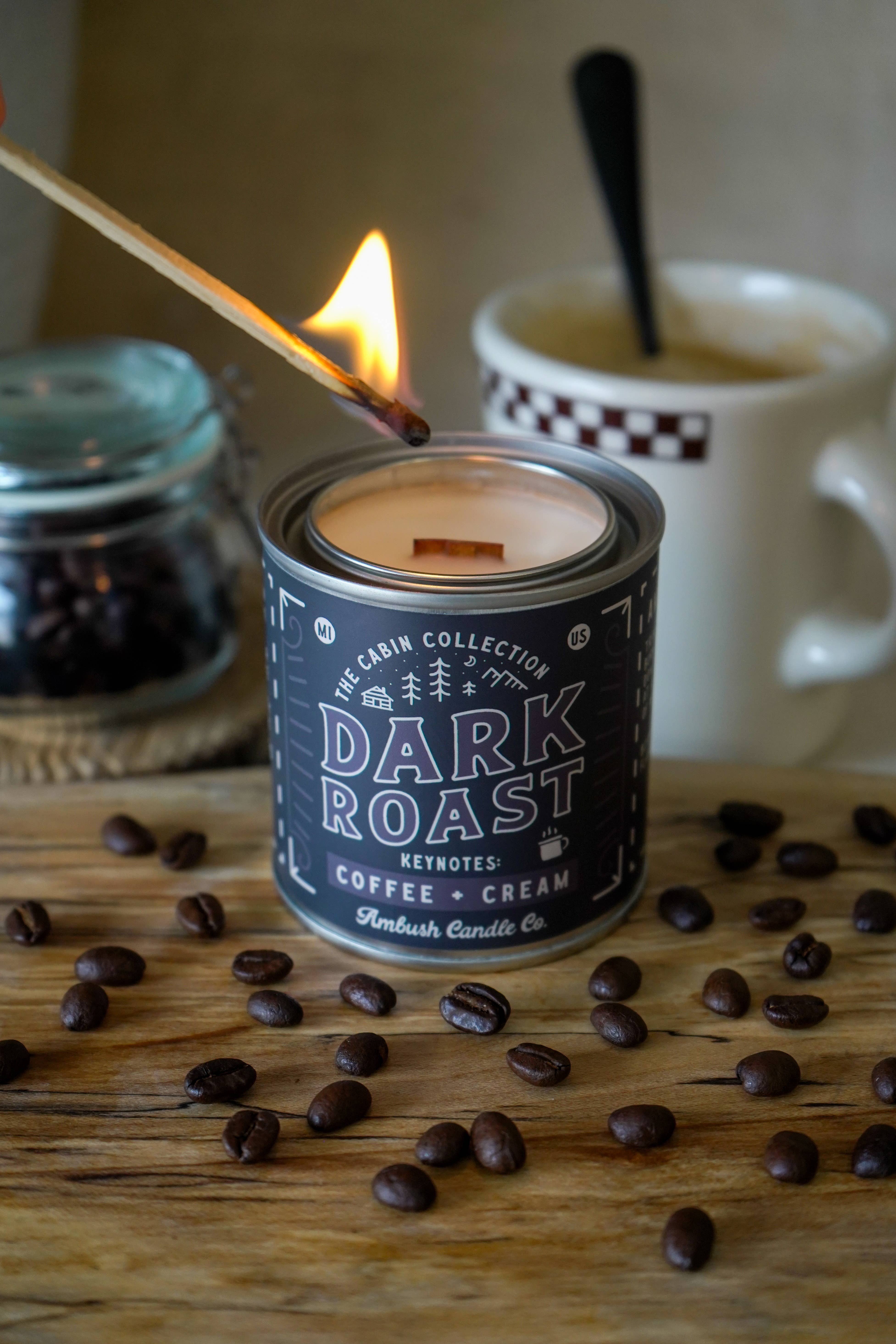 Ambush Candle Co. - Venta al por mayor Velas en tarros - Dark Roast | Vela de soja de 8 oz con café y crema1