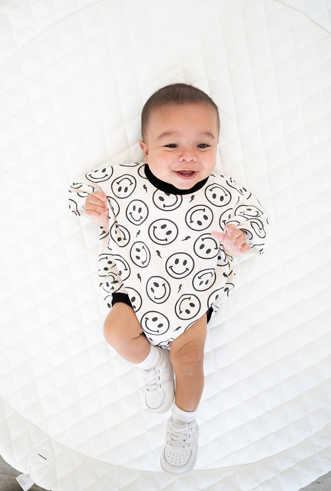 Addie Joy company – Großhandel Body (ohne Füße) – Baby – Übergroßer T-Shirt-Bubble-Romper - Elektrisches Smiley6